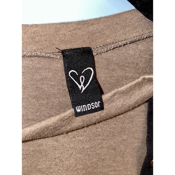 Cut-Out T-Shirt - Picture 2 of 3